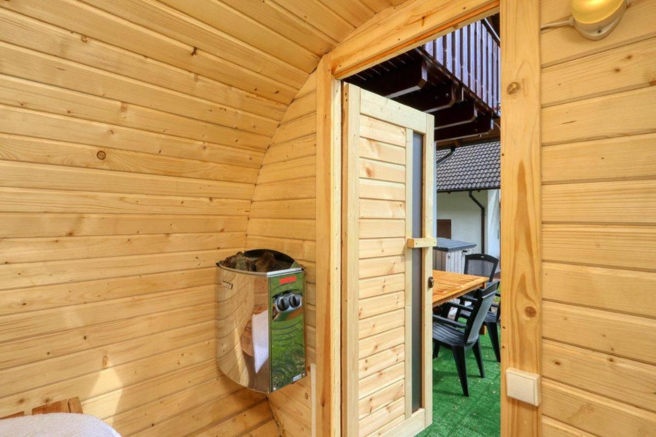 Seepark Kirchheim Ferienhaus Bei Vera Mit Sauna Bagian luar foto