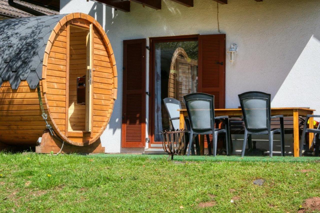 Seepark Kirchheim Ferienhaus Bei Vera Mit Sauna Bagian luar foto