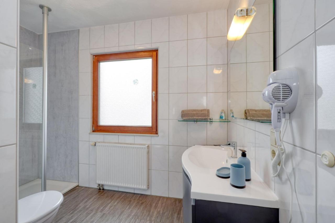 Seepark Kirchheim Ferienhaus Bei Vera Mit Sauna Bagian luar foto