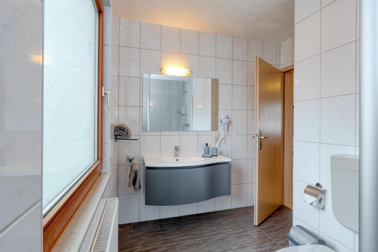 Seepark Kirchheim Ferienhaus Bei Vera Mit Sauna Bagian luar foto